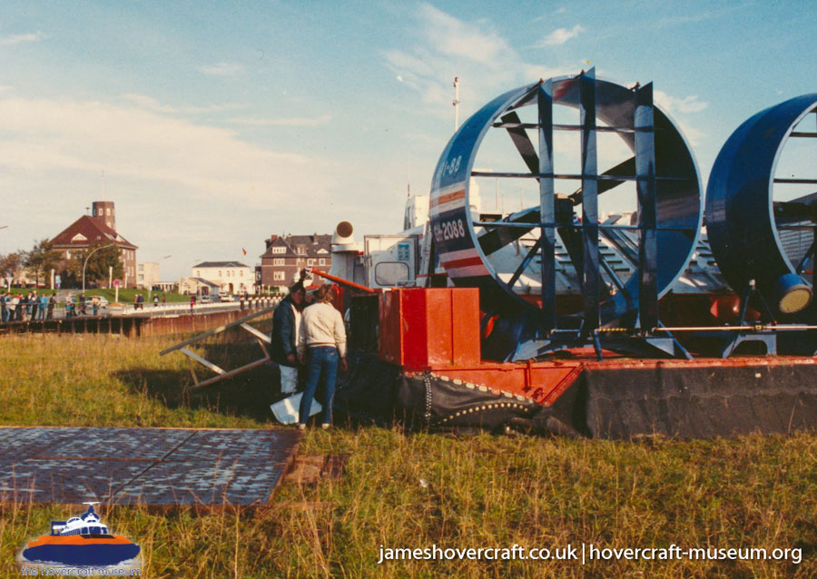 AP1-88 hovercraft promotional day by BHC -  (credit: The <a href='http://www.hovercraft-museum.org/' target='_blank'>Hovercraft Museum Trust</a>).